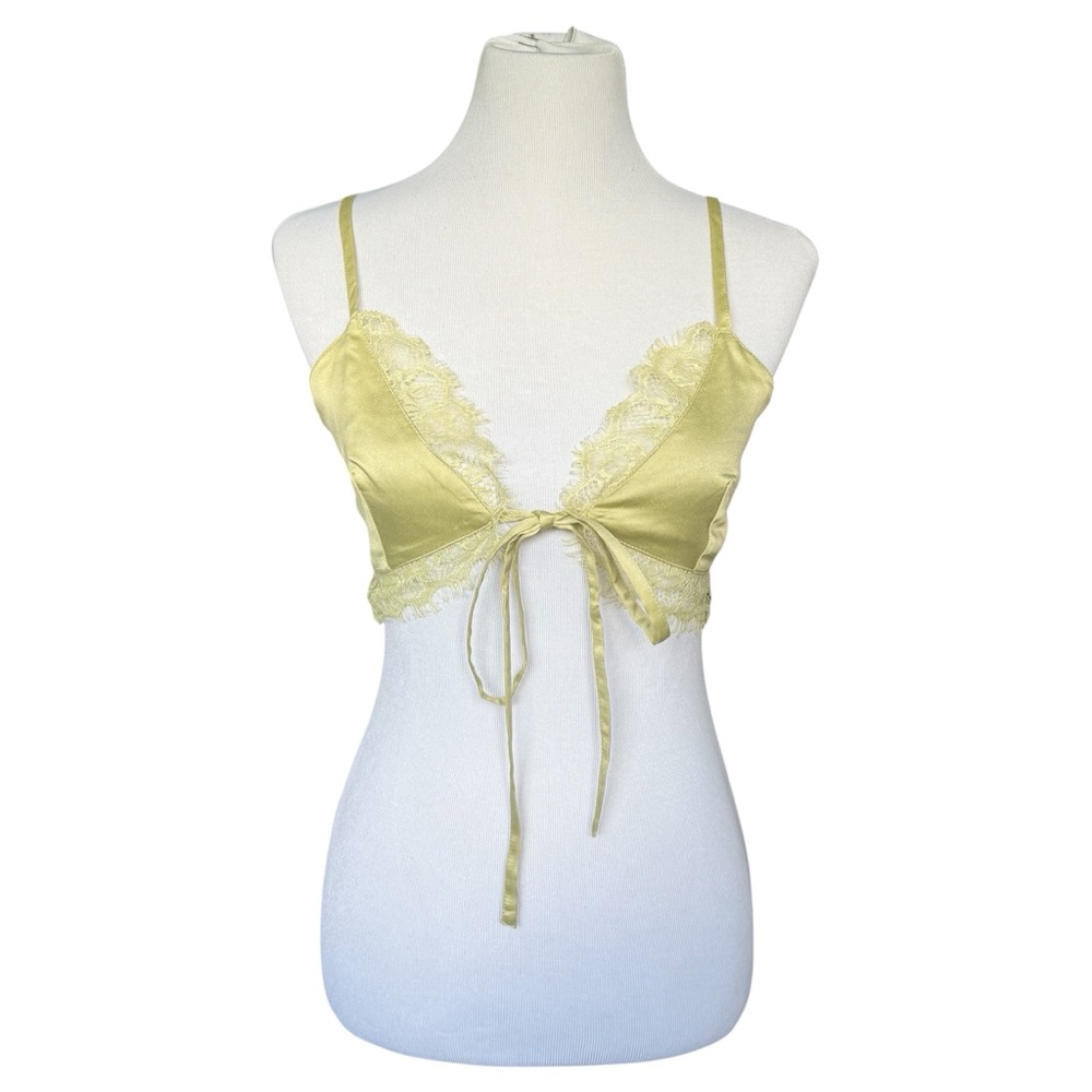 ASOS DESIGN satin lace trim olive green bralette crop top - Picture 2 of 7